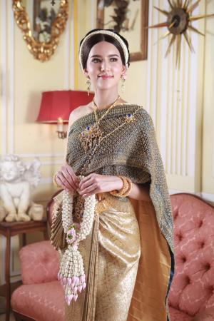 ชุดไทยเจ้าสาว ชุดไทยจักรพรรดิ์ เช่าที่แบมบี้ เวดดิ้ง ห้วยขวาง